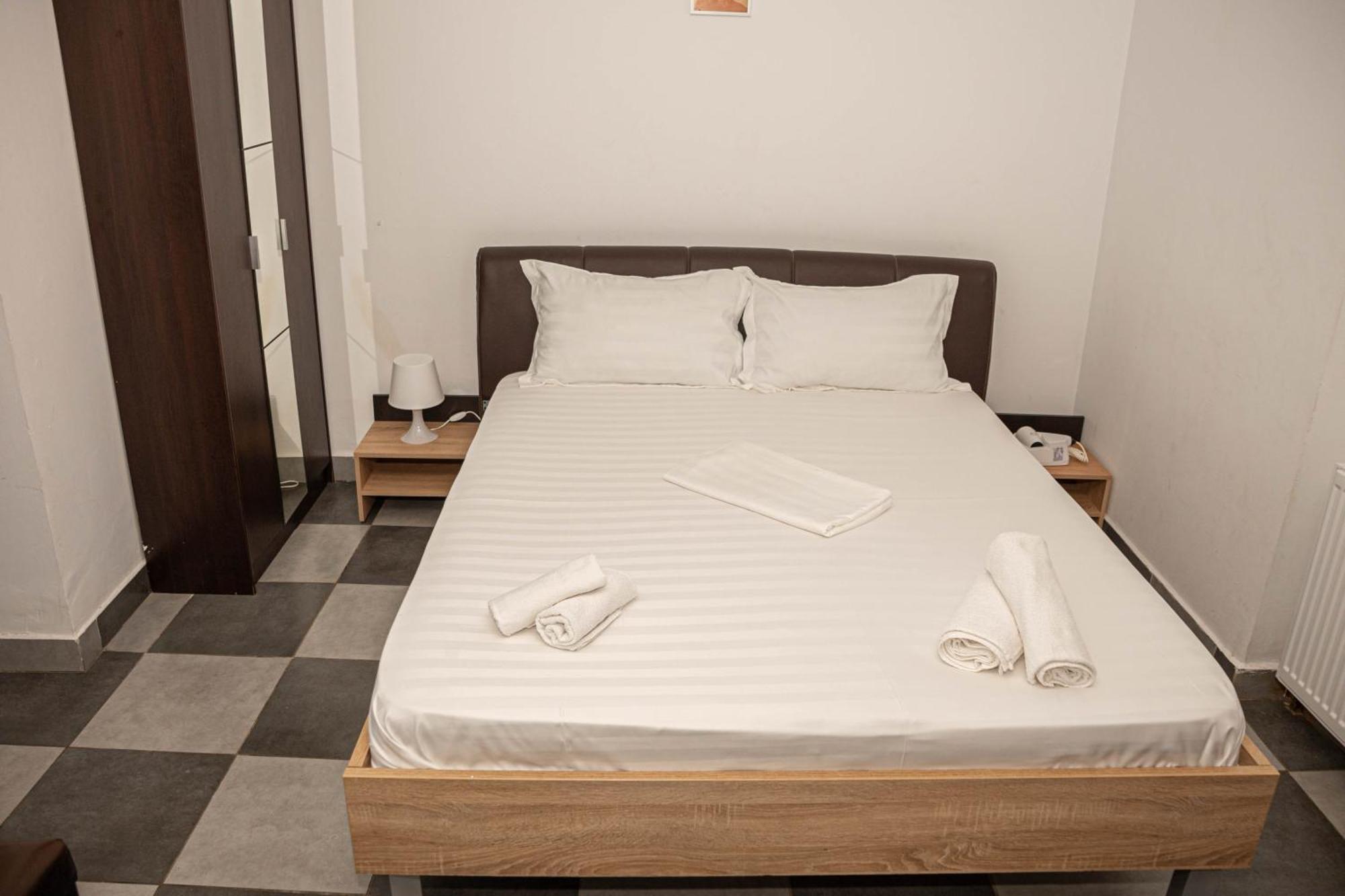 Occidental Wise Transit Hotel Bucharest Room photo